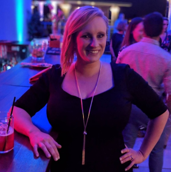 Meet your Posher, Nicole - Picture 1 of 1